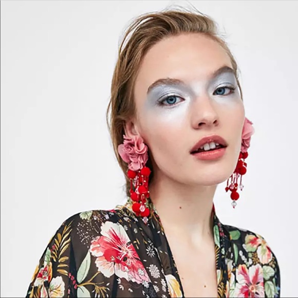 Zara Jewelry - new || ZARA Flower Pompom Earrings
